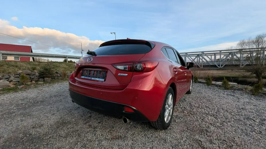 MAZDA 3 -