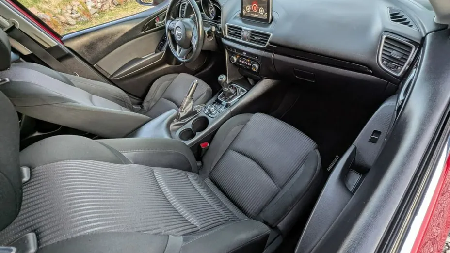 MAZDA 3 -