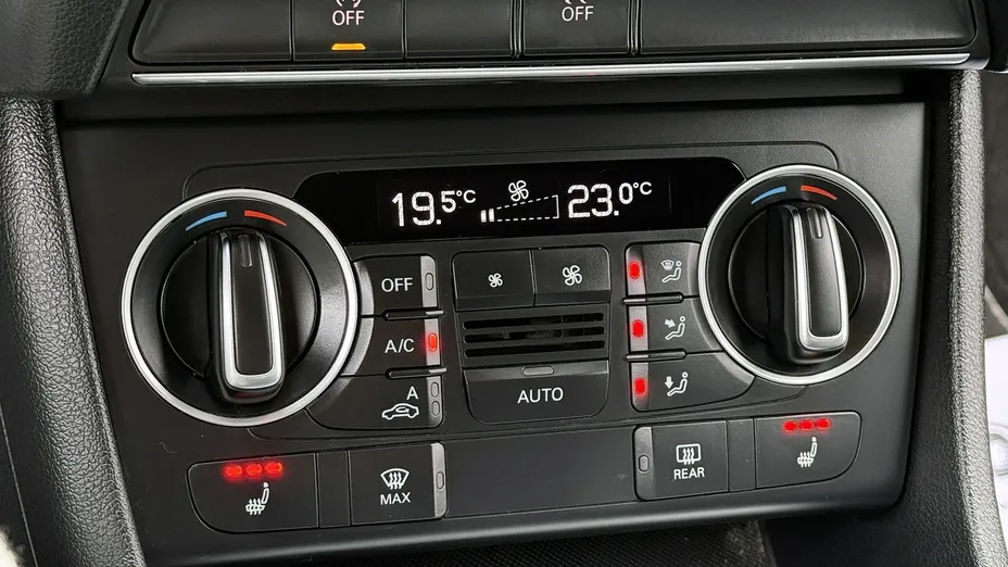 AUDI Q3 -