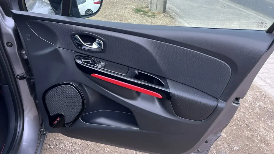 RENAULT Clio -