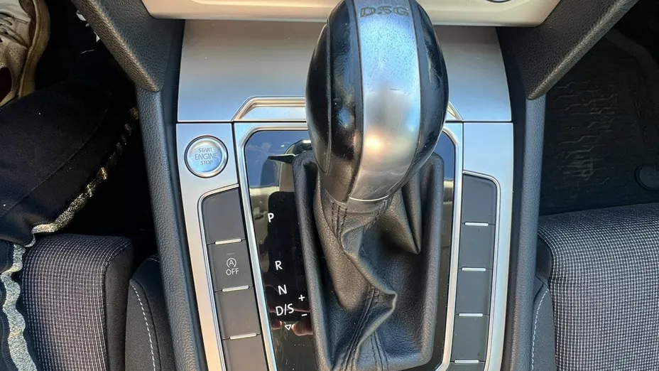 VOLKSWAGEN Passat -