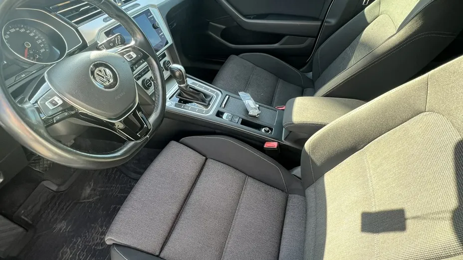 VOLKSWAGEN Passat -