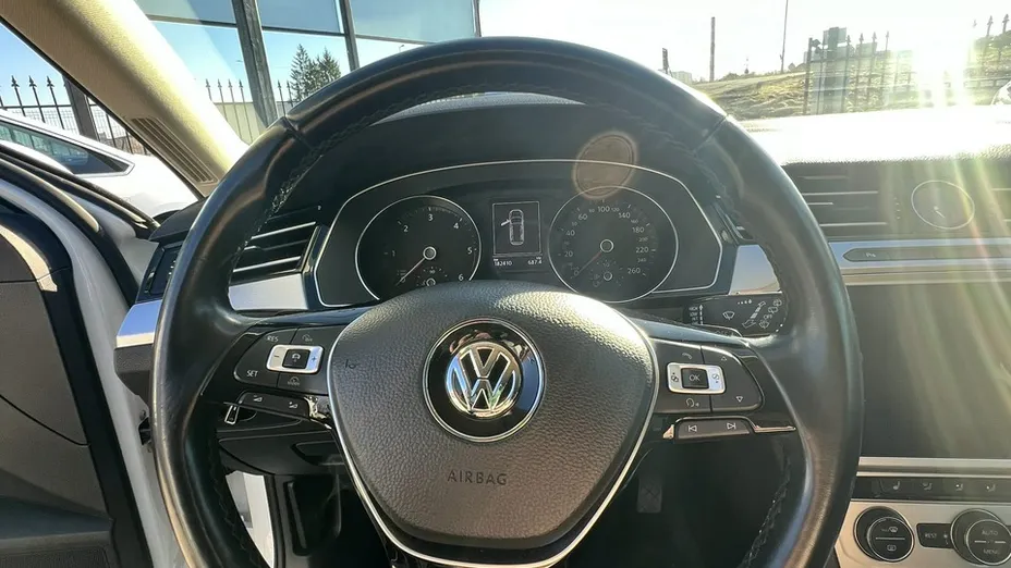 VOLKSWAGEN Passat -