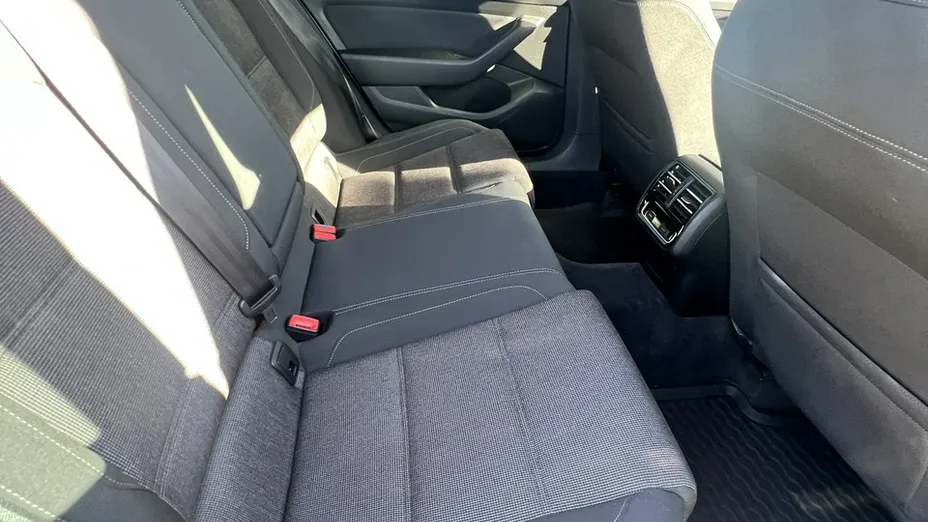 VOLKSWAGEN Passat -