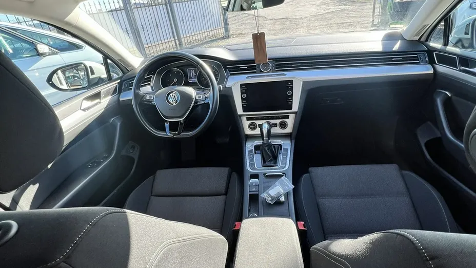 VOLKSWAGEN Passat -