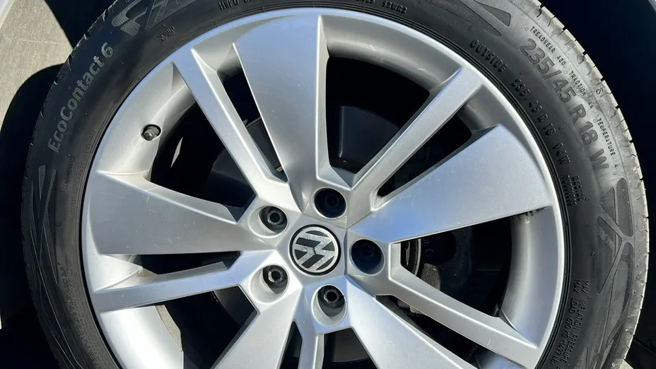 VOLKSWAGEN Passat -