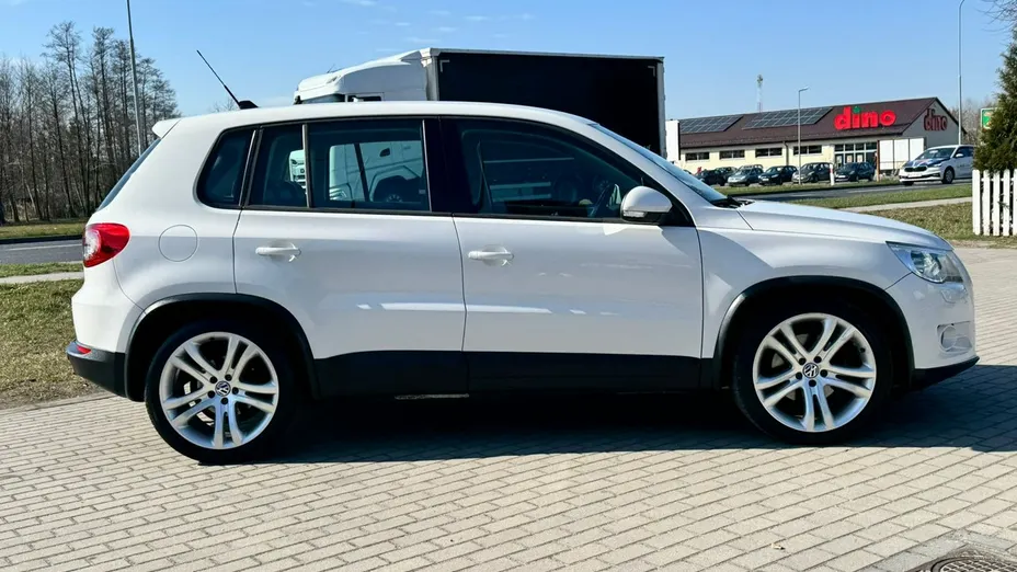 VOLKSWAGEN Tiguan -