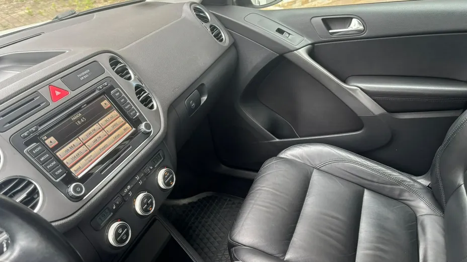 VOLKSWAGEN Tiguan -