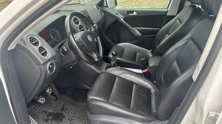 VOLKSWAGEN Tiguan -