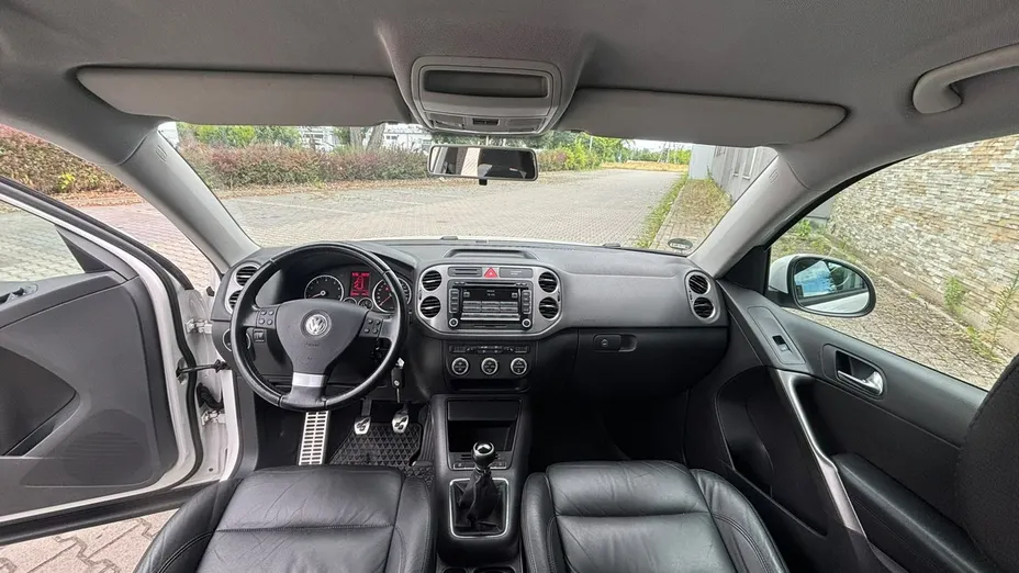 VOLKSWAGEN Tiguan -