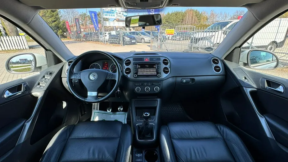 VOLKSWAGEN Tiguan -