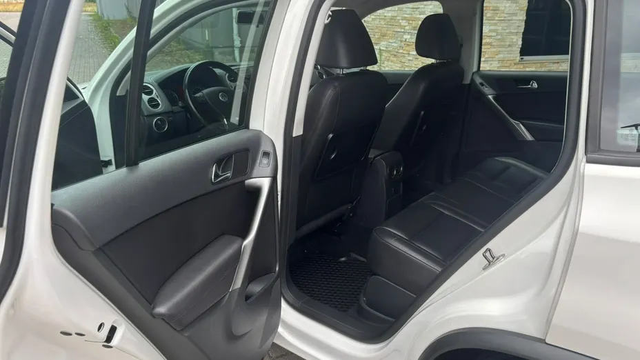 VOLKSWAGEN Tiguan -