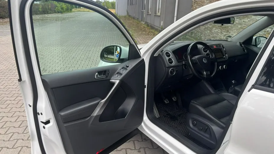 VOLKSWAGEN Tiguan -