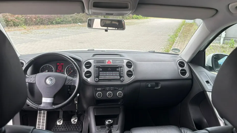 VOLKSWAGEN Tiguan -