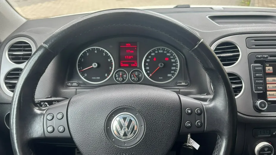 VOLKSWAGEN Tiguan -