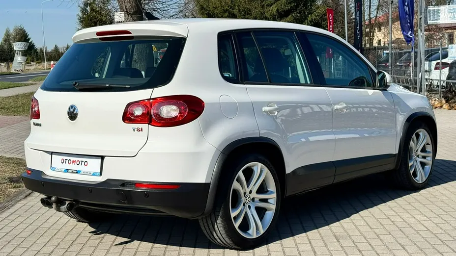 VOLKSWAGEN Tiguan -