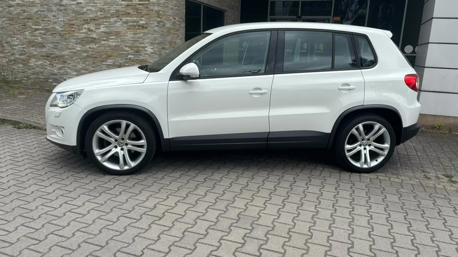 VOLKSWAGEN Tiguan -