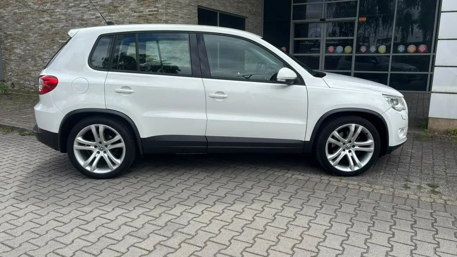 VOLKSWAGEN Tiguan -