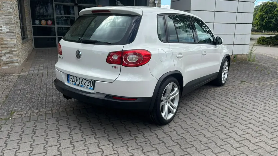 VOLKSWAGEN Tiguan -