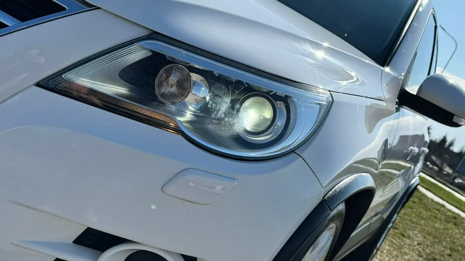 VOLKSWAGEN Tiguan -