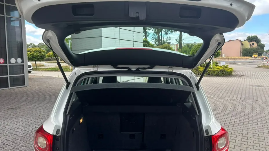 VOLKSWAGEN Tiguan -