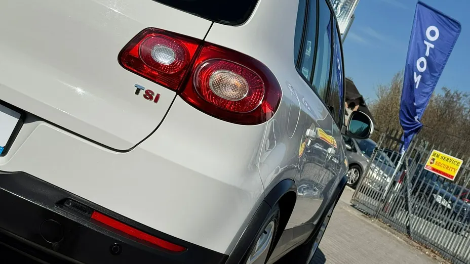 VOLKSWAGEN Tiguan -