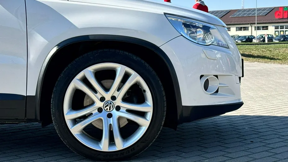 VOLKSWAGEN Tiguan -