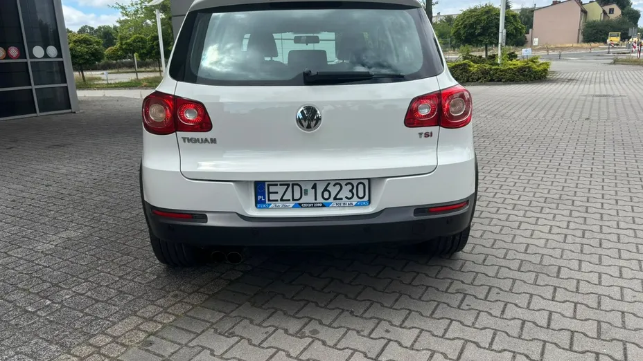 VOLKSWAGEN Tiguan -