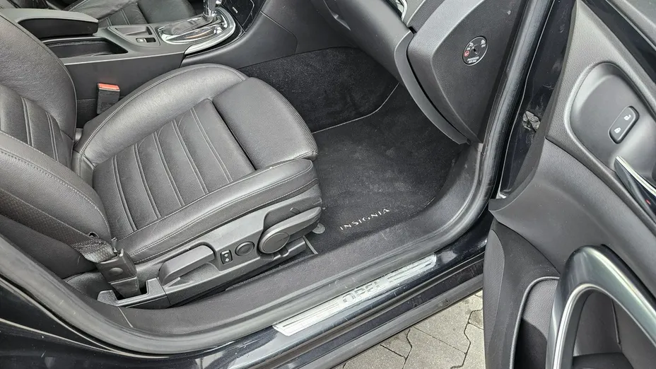 OPEL Insignia -