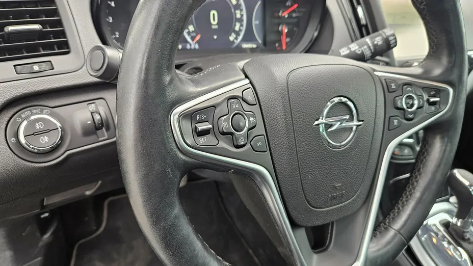 OPEL Insignia -