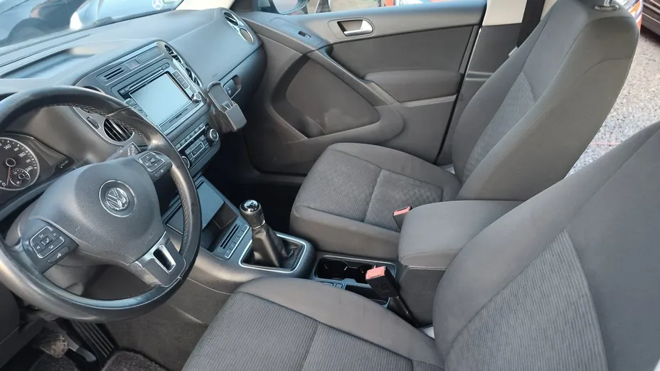 VOLKSWAGEN Tiguan -