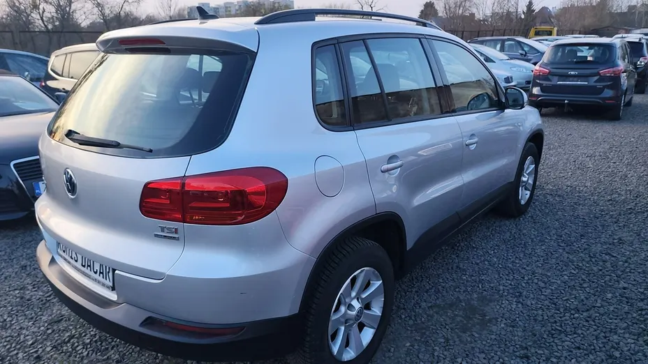 VOLKSWAGEN Tiguan -