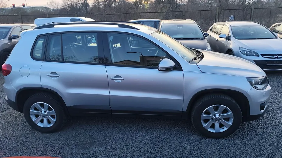 VOLKSWAGEN Tiguan -