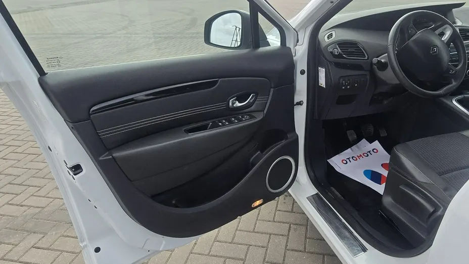 RENAULT Scenic -