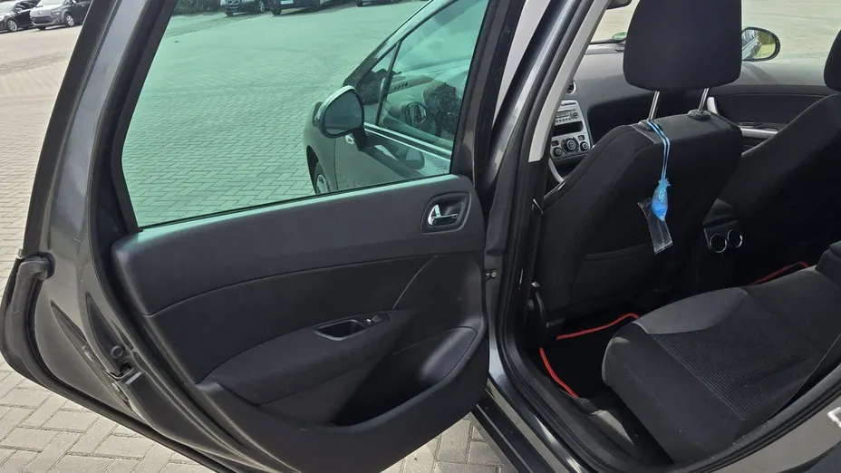 PEUGEOT 308 -