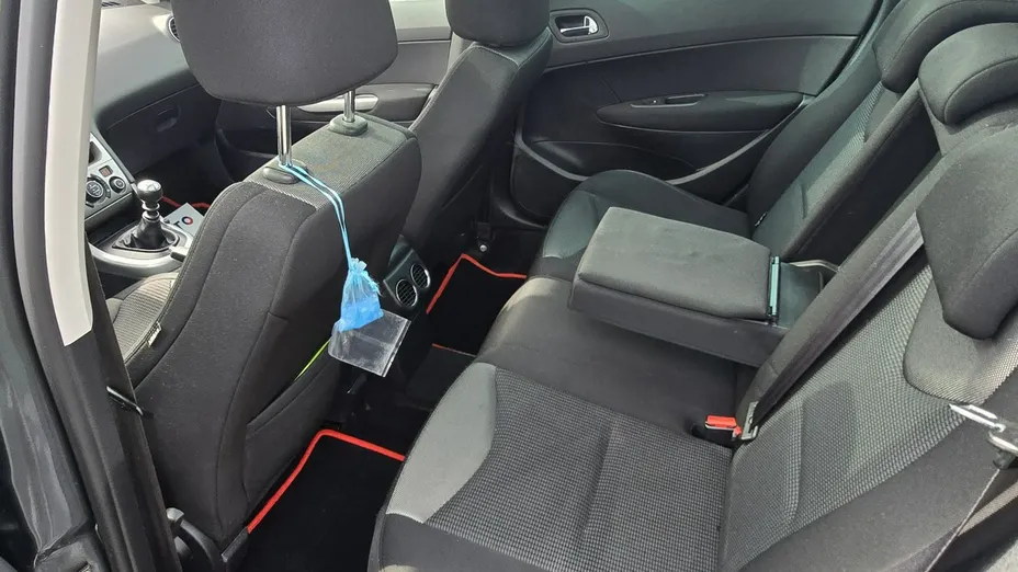 PEUGEOT 308 -