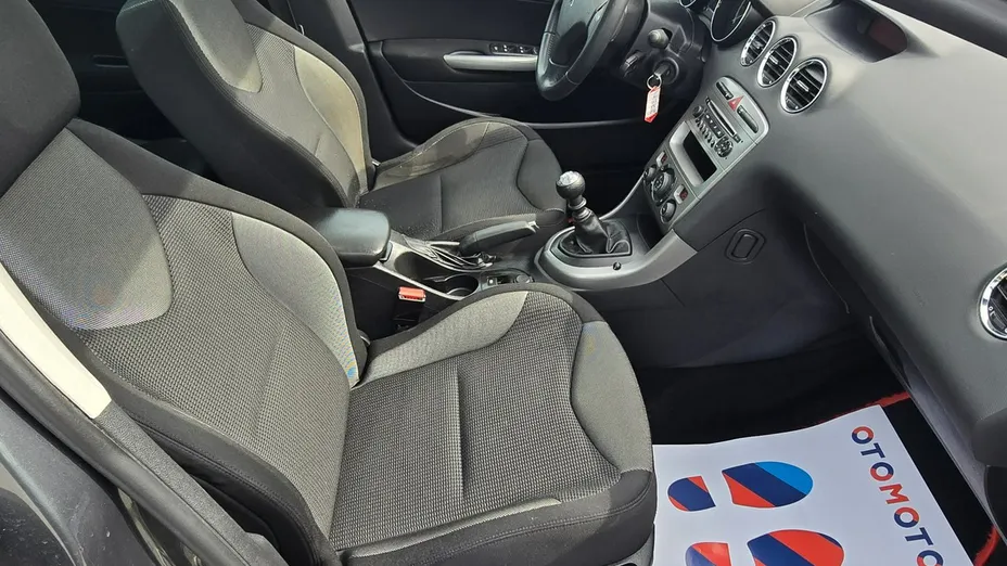 PEUGEOT 308 -