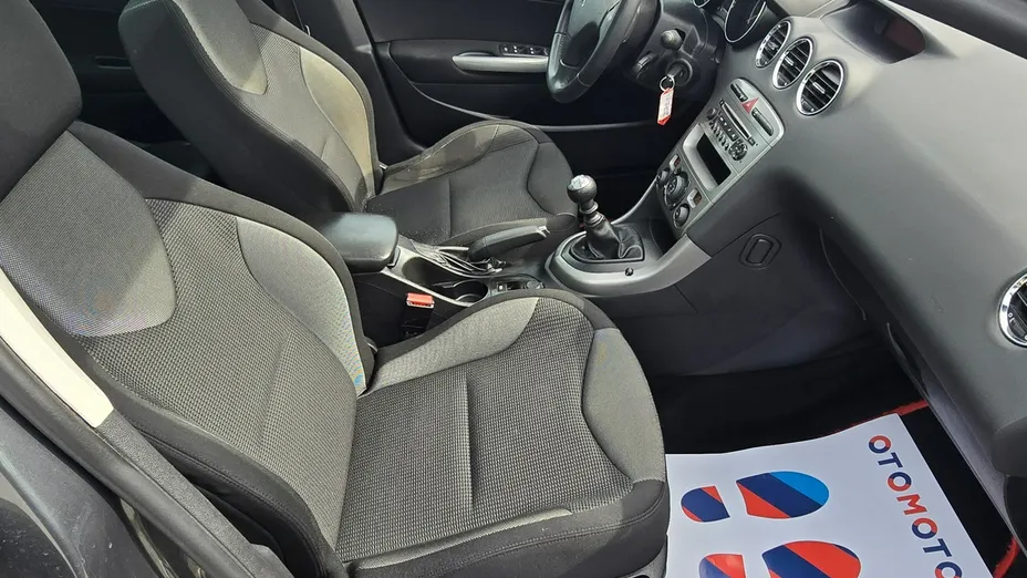 PEUGEOT 308 -