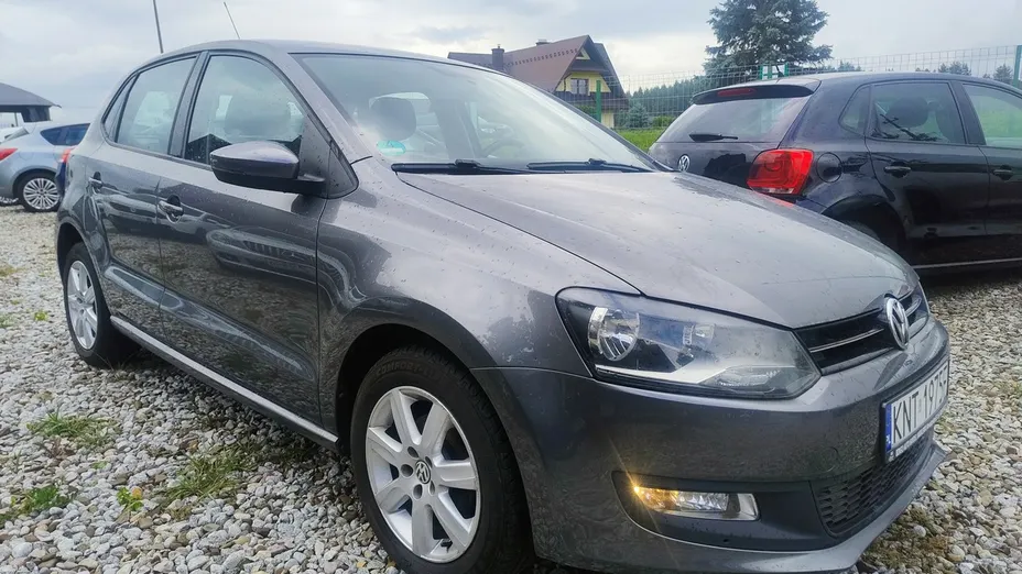 VOLKSWAGEN Polo -