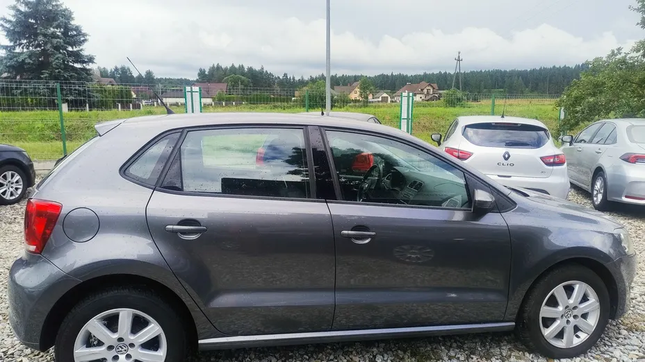 VOLKSWAGEN Polo -