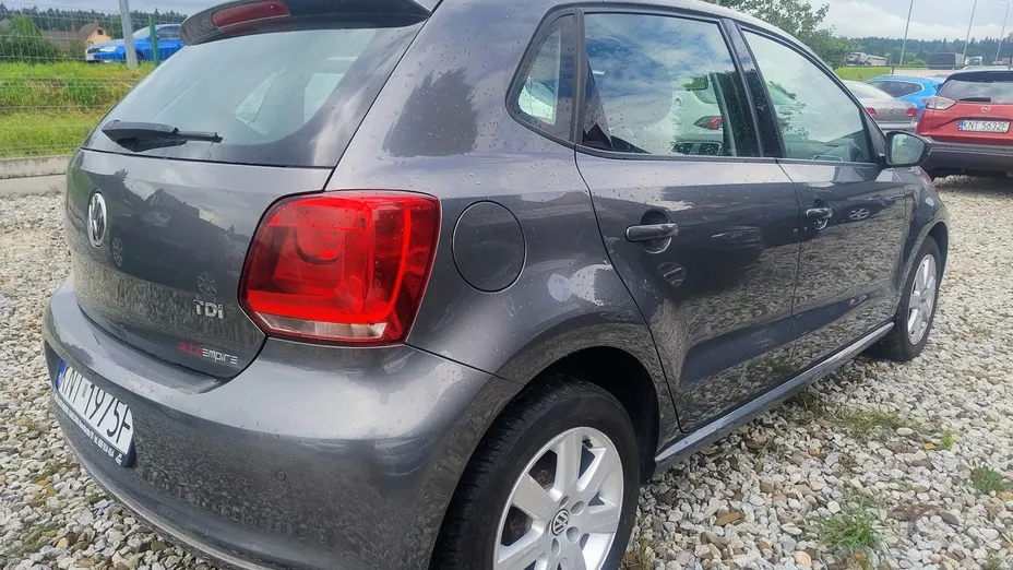 VOLKSWAGEN Polo -