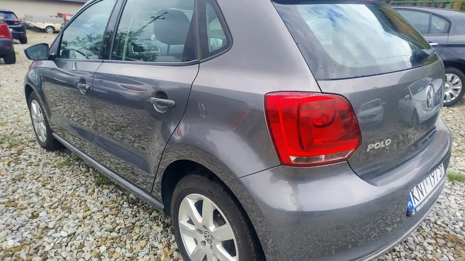 VOLKSWAGEN Polo -