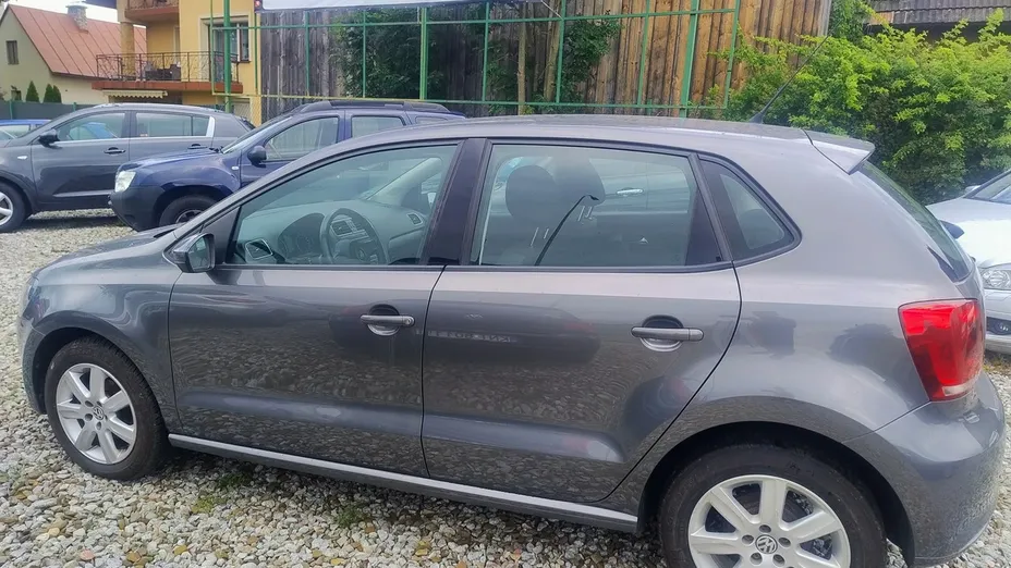 VOLKSWAGEN Polo -