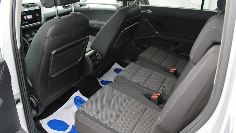VOLKSWAGEN Touran -