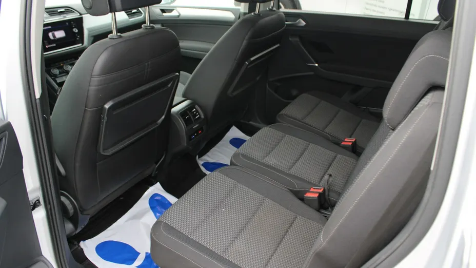 VOLKSWAGEN Touran -