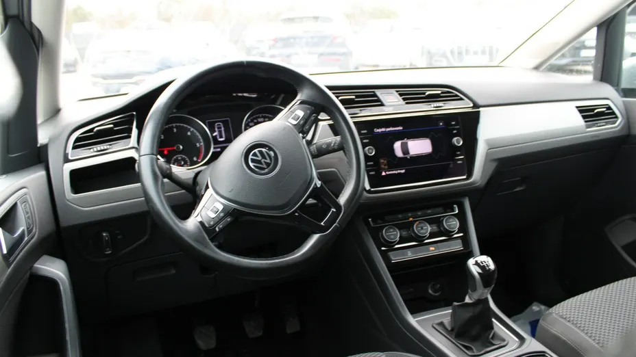 VOLKSWAGEN Touran -