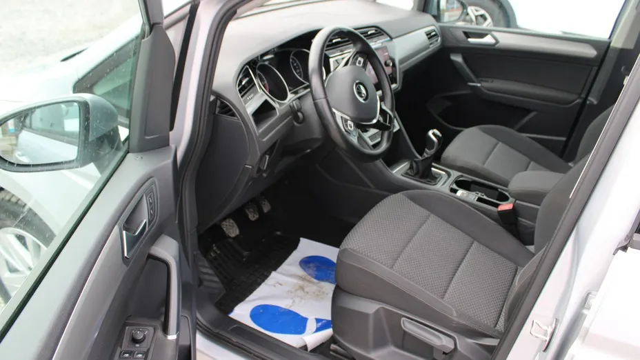 VOLKSWAGEN Touran -