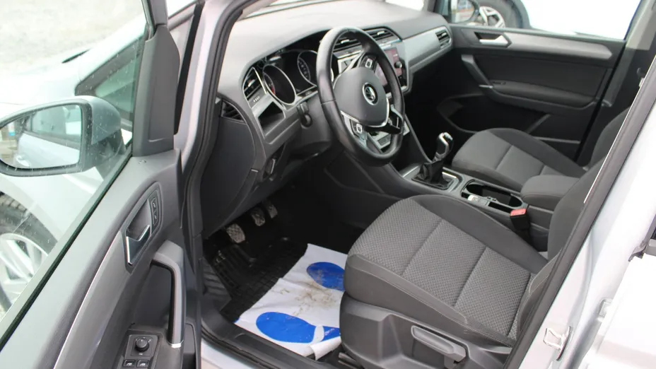 VOLKSWAGEN Touran -