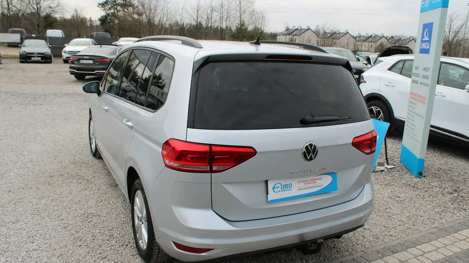 VOLKSWAGEN Touran -