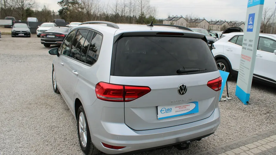 VOLKSWAGEN Touran -